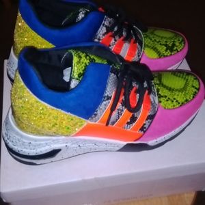 Women's shoe sneakers